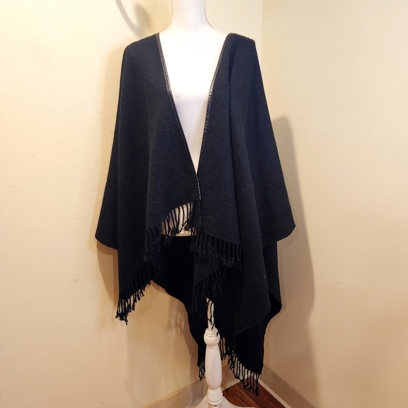 Ann Taylor Black Fringe Faux Leather Trim Open Poncho One Size - Picture 11 of 13